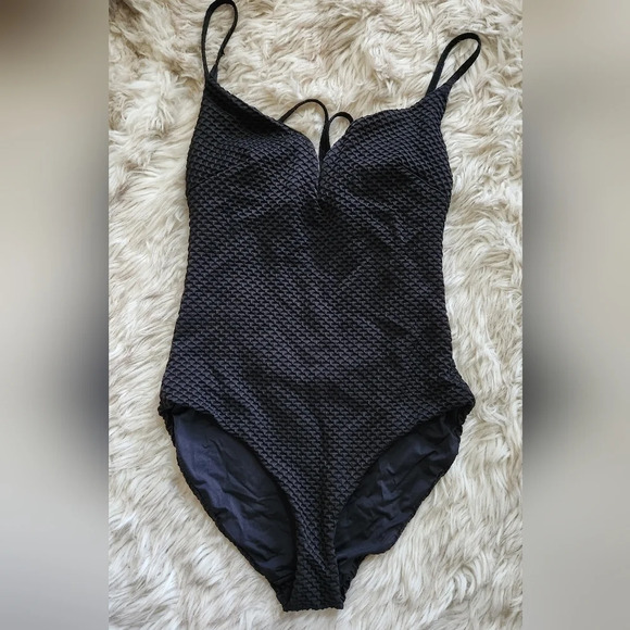 ONIA One Piece - Picture 1 of 10